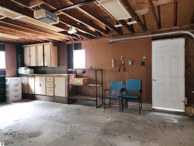 317 Longview Drive, Midland, MI 48642