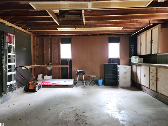 317 Longview Drive, Midland, MI 48642