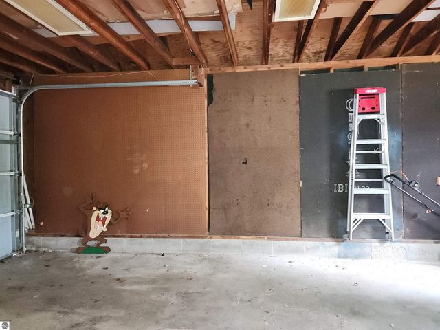 317 Longview Drive, Midland, MI 48642