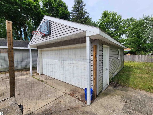 317 Longview Drive, Midland, MI 48642