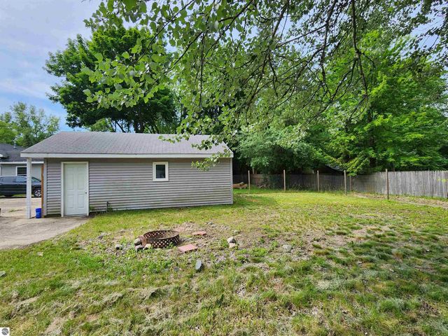 317 Longview Drive, Midland, MI 48642