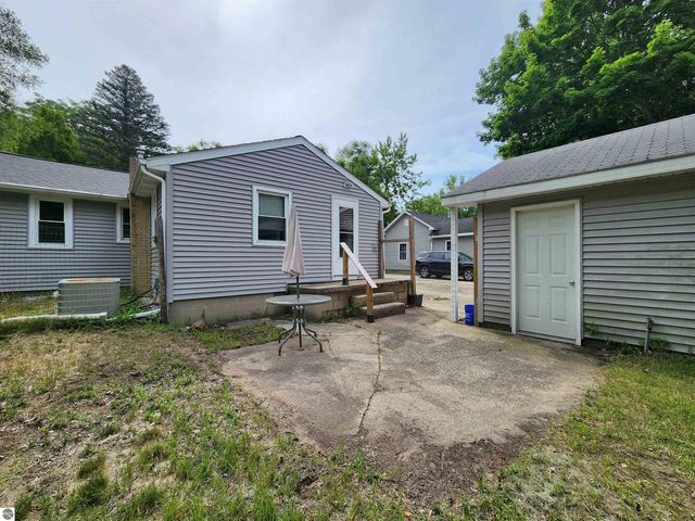 317 Longview Drive, Midland, MI 48642