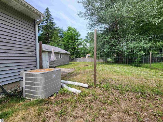 317 Longview Drive, Midland, MI 48642