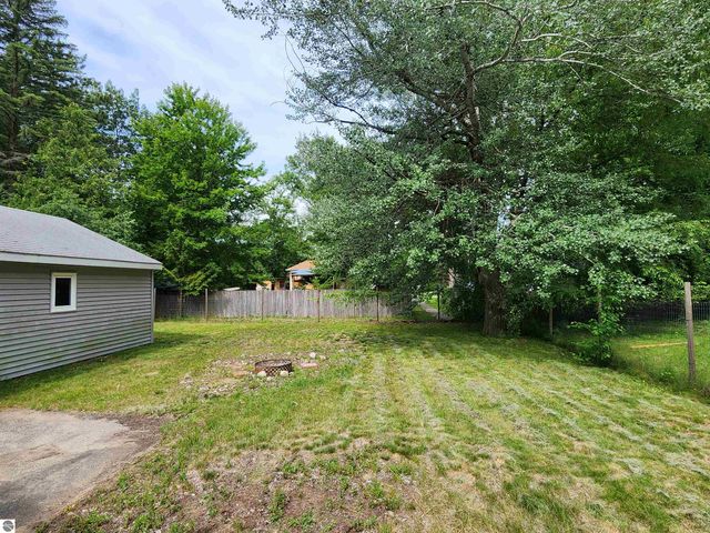 317 Longview Drive, Midland, MI 48642