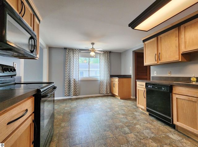 317 Longview Drive, Midland, MI 48642