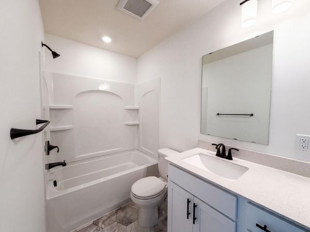 843 Londonderry Lane NW, Rochester, MN 55901