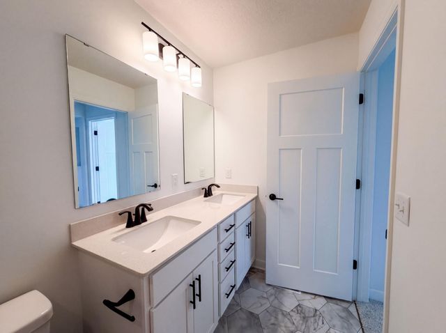843 Londonderry Lane NW, Rochester, MN 55901