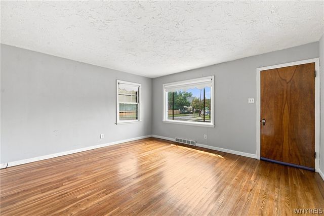 1915 Hyde Park Boulevard, Niagara Falls, NY 14305
