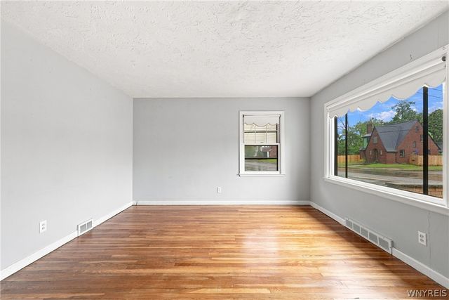 1915 Hyde Park Boulevard, Niagara Falls, NY 14305