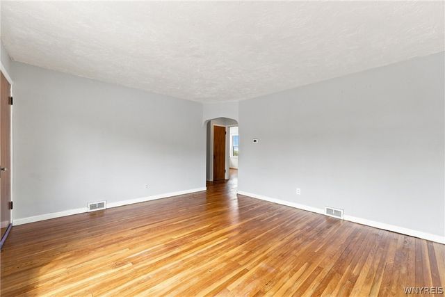 1915 Hyde Park Boulevard, Niagara Falls, NY 14305