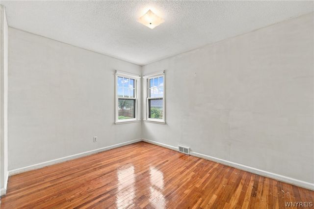 1915 Hyde Park Boulevard, Niagara Falls, NY 14305