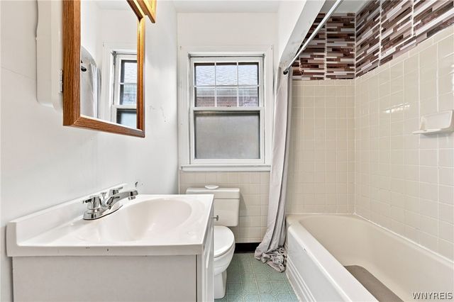 1915 Hyde Park Boulevard, Niagara Falls, NY 14305