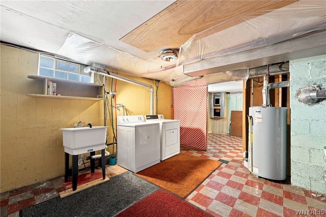 1915 Hyde Park Boulevard, Niagara Falls, NY 14305