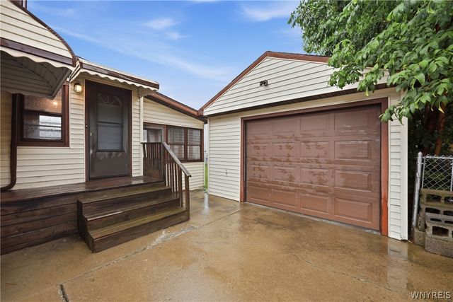 1915 Hyde Park Boulevard, Niagara Falls, NY 14305