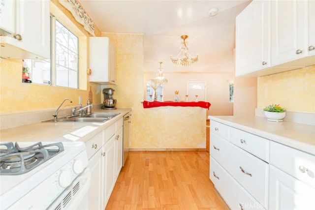 11020 Scoville Avenue, Sunland, CA 91040