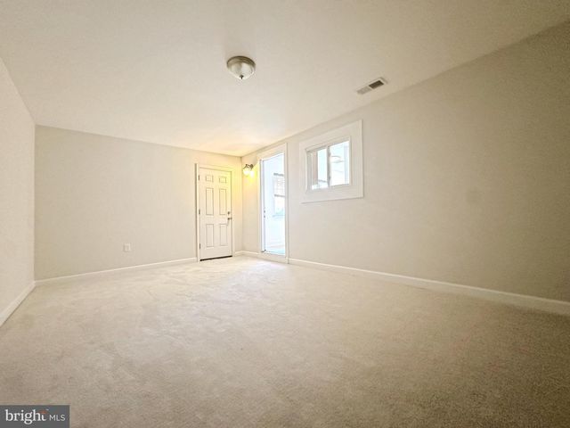 2215 SANIBEL DR, Reston, VA 20191