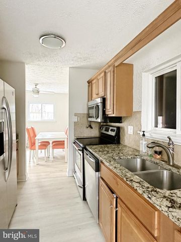 2215 SANIBEL DR, Reston, VA 20191