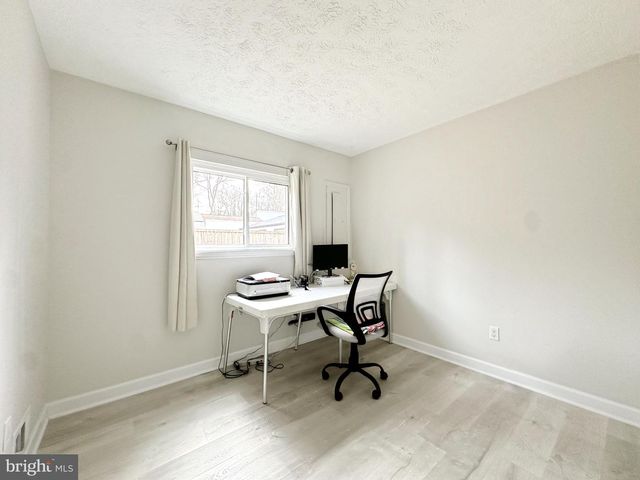 2215 SANIBEL DR, Reston, VA 20191