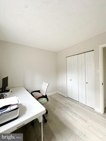 2215 SANIBEL DR, Reston, VA 20191