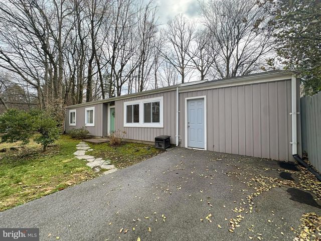 2215 SANIBEL DR, Reston, VA 20191