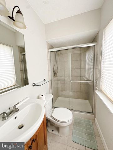 2215 SANIBEL DR, Reston, VA 20191