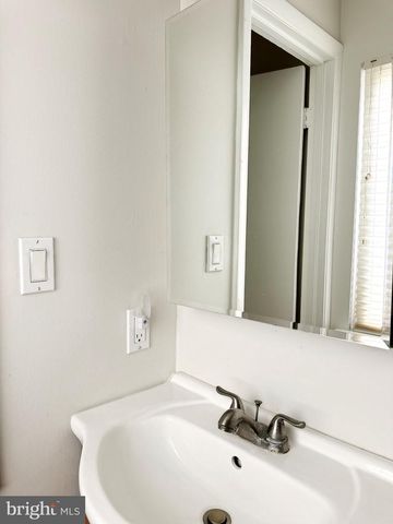 2215 SANIBEL DR, Reston, VA 20191