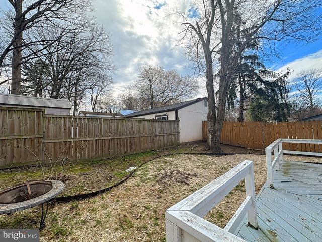 2215 SANIBEL DR, Reston, VA 20191