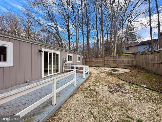 2215 SANIBEL DR, Reston, VA 20191