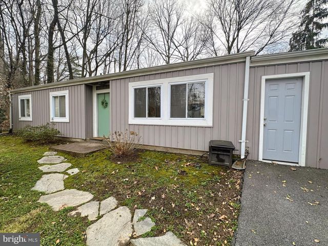 2215 SANIBEL DR, Reston, VA 20191