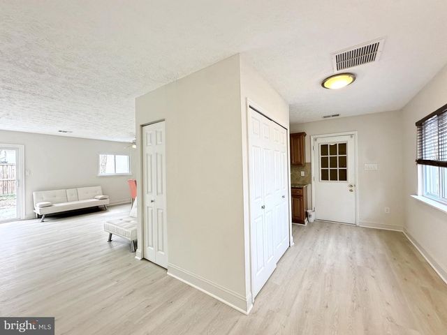 2215 SANIBEL DR, Reston, VA 20191