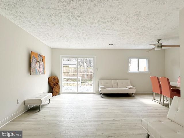 2215 SANIBEL DR, Reston, VA 20191