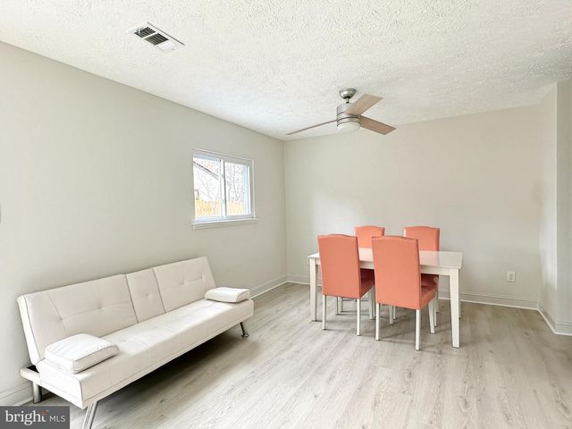 2215 SANIBEL DR, Reston, VA 20191