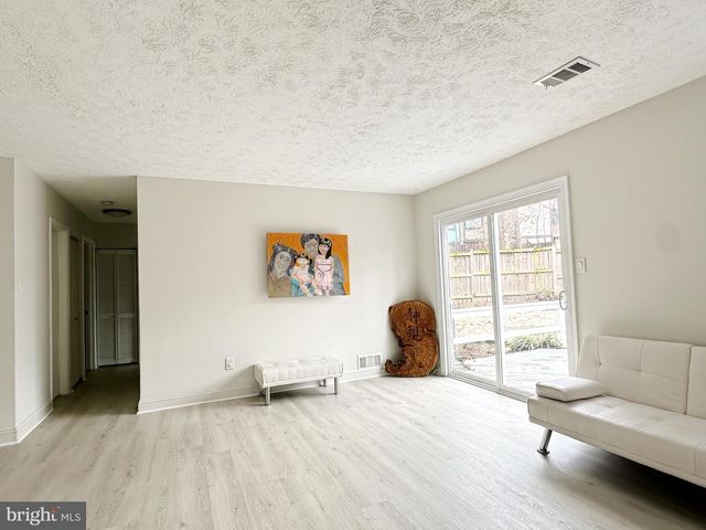 2215 SANIBEL DR, Reston, VA 20191