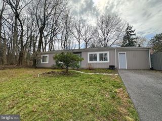 2215 SANIBEL DR, Reston, VA 20191