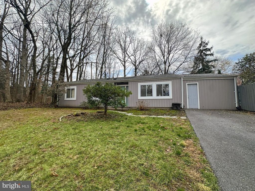 2215 SANIBEL DR, Reston, VA 20191