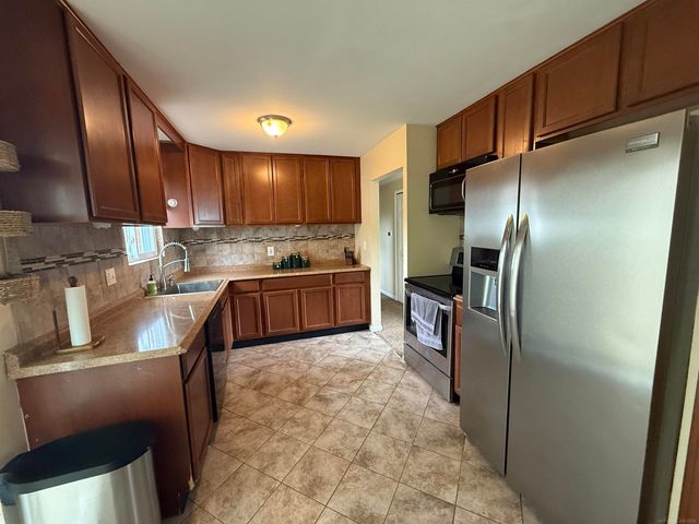 30850 Barrington Street, Westland, MI 48186