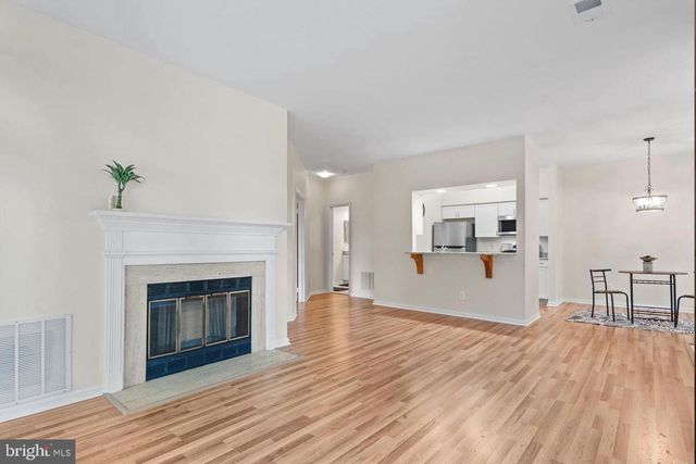 12276 FORT BUFFALO CIR #501, Fairfax, VA 22033