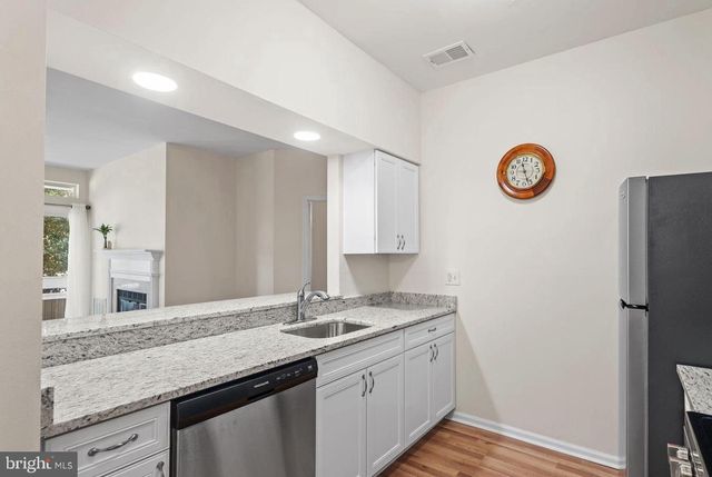 12276 FORT BUFFALO CIR #501, Fairfax, VA 22033