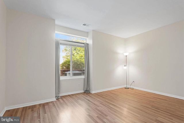 12276 FORT BUFFALO CIR #501, Fairfax, VA 22033