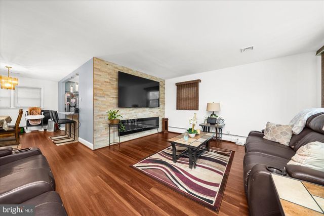 2665 FOX AVE, Abington, PA 19001