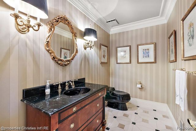 633 Hawthorne Street, Birmingham, MI 48009