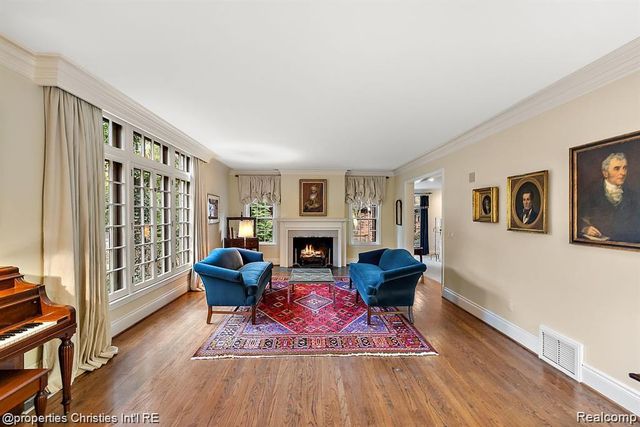 633 Hawthorne Street, Birmingham, MI 48009