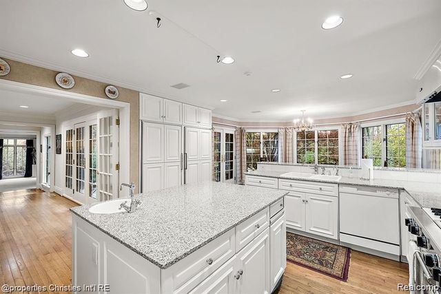 633 Hawthorne Street, Birmingham, MI 48009