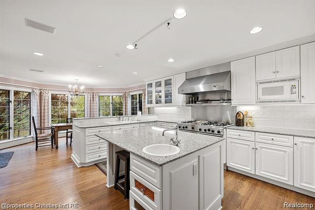 633 Hawthorne Street, Birmingham, MI 48009