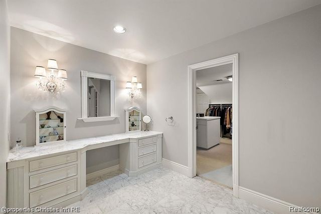 633 Hawthorne Street, Birmingham, MI 48009