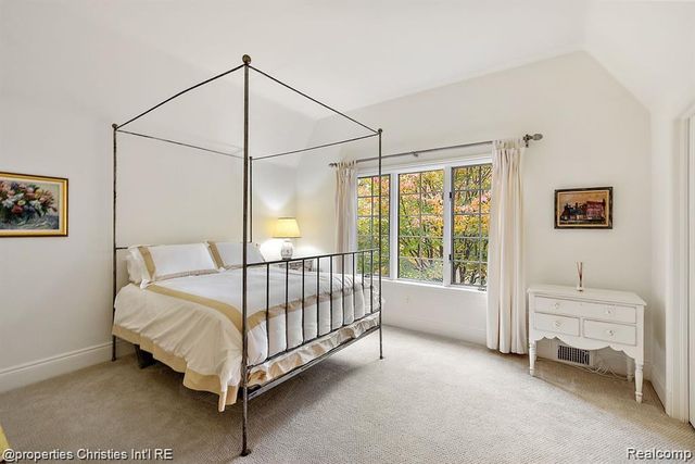 633 Hawthorne Street, Birmingham, MI 48009