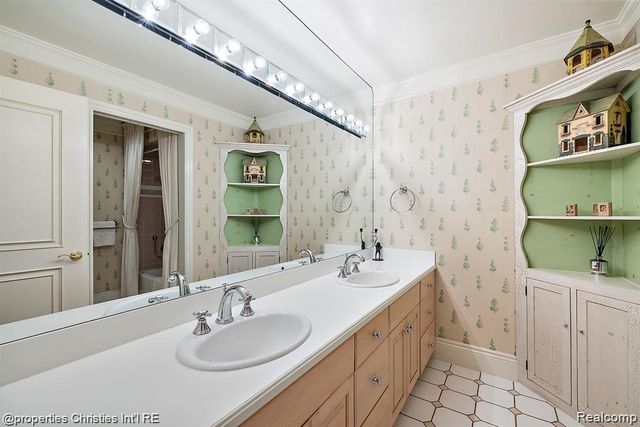 633 Hawthorne Street, Birmingham, MI 48009