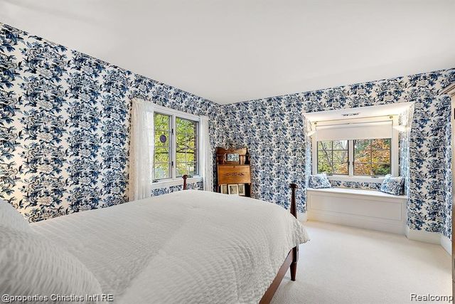 633 Hawthorne Street, Birmingham, MI 48009