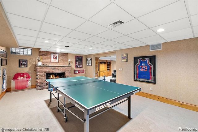 633 Hawthorne Street, Birmingham, MI 48009