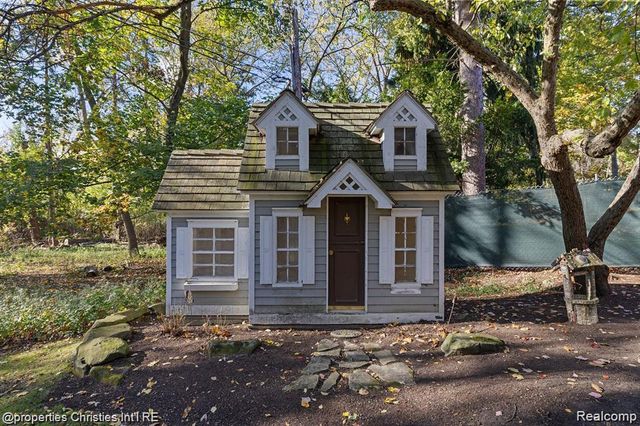 633 Hawthorne Street, Birmingham, MI 48009